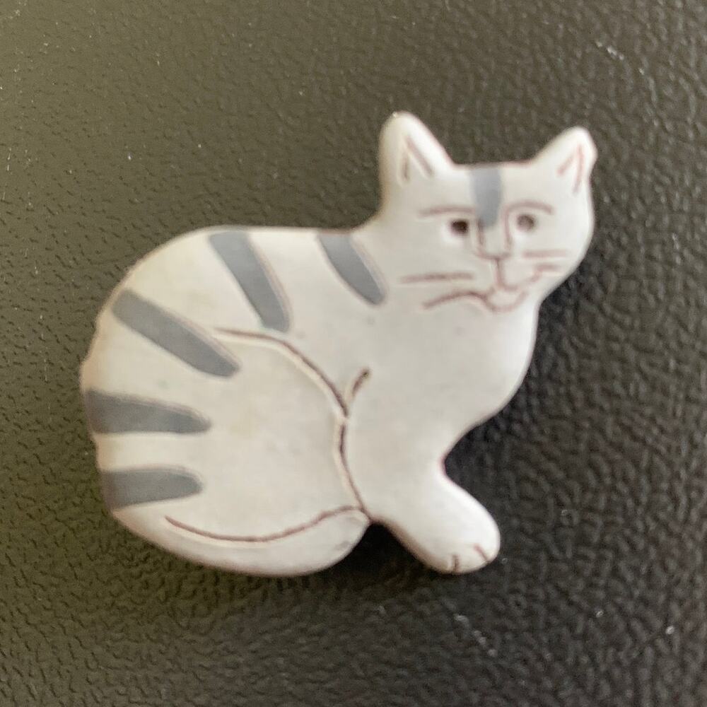 Vintage 1987 Jude Holdsworth Studio Porcelain Grey Tabby Cat Brooch Pin Rare